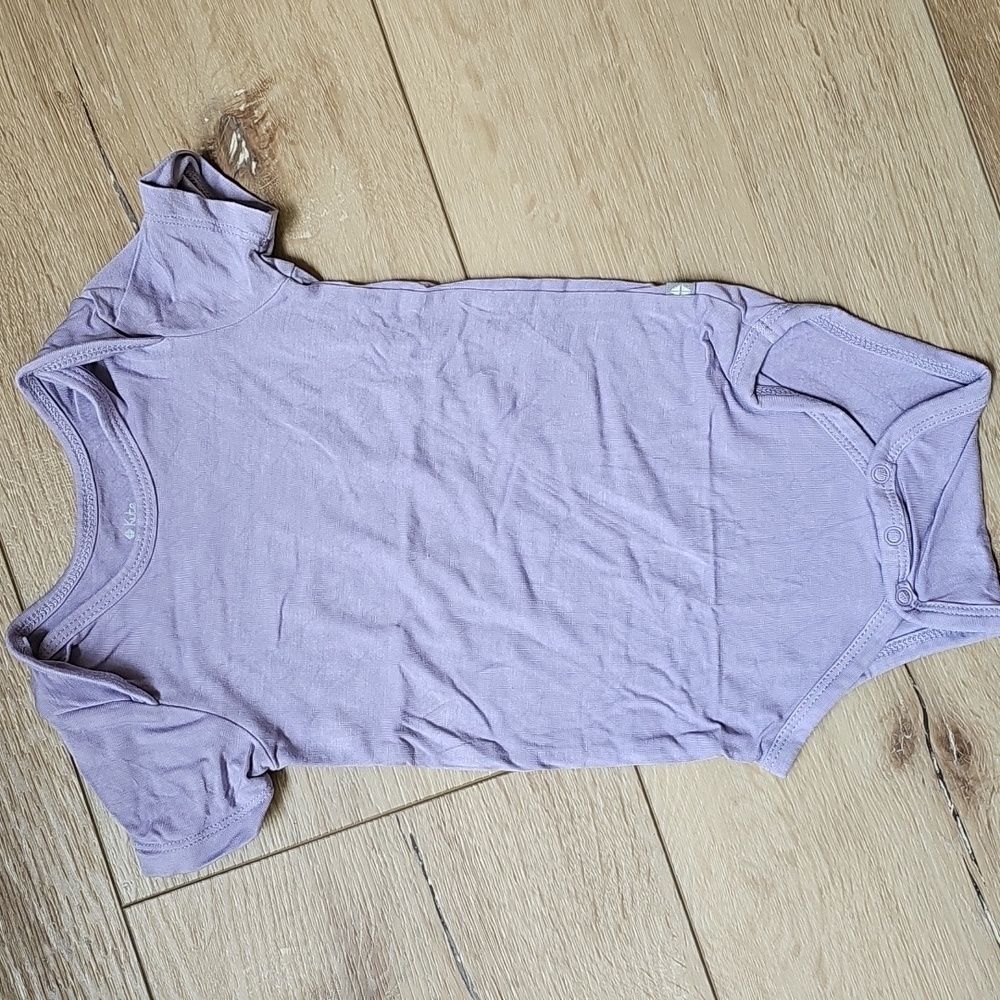 Kyte Baby Short Sleeve Bodysuit In Purple